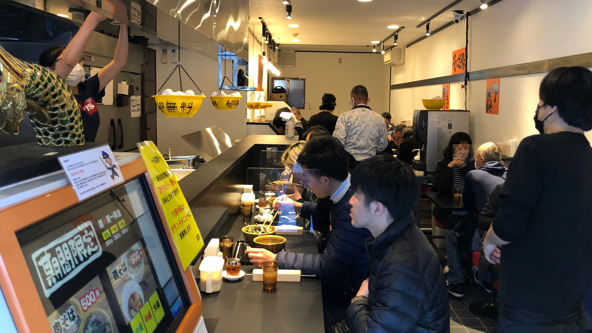 「なぜ蕎麦にラー油を入れるのか。」池袋西口店｜株式会社のみもの。