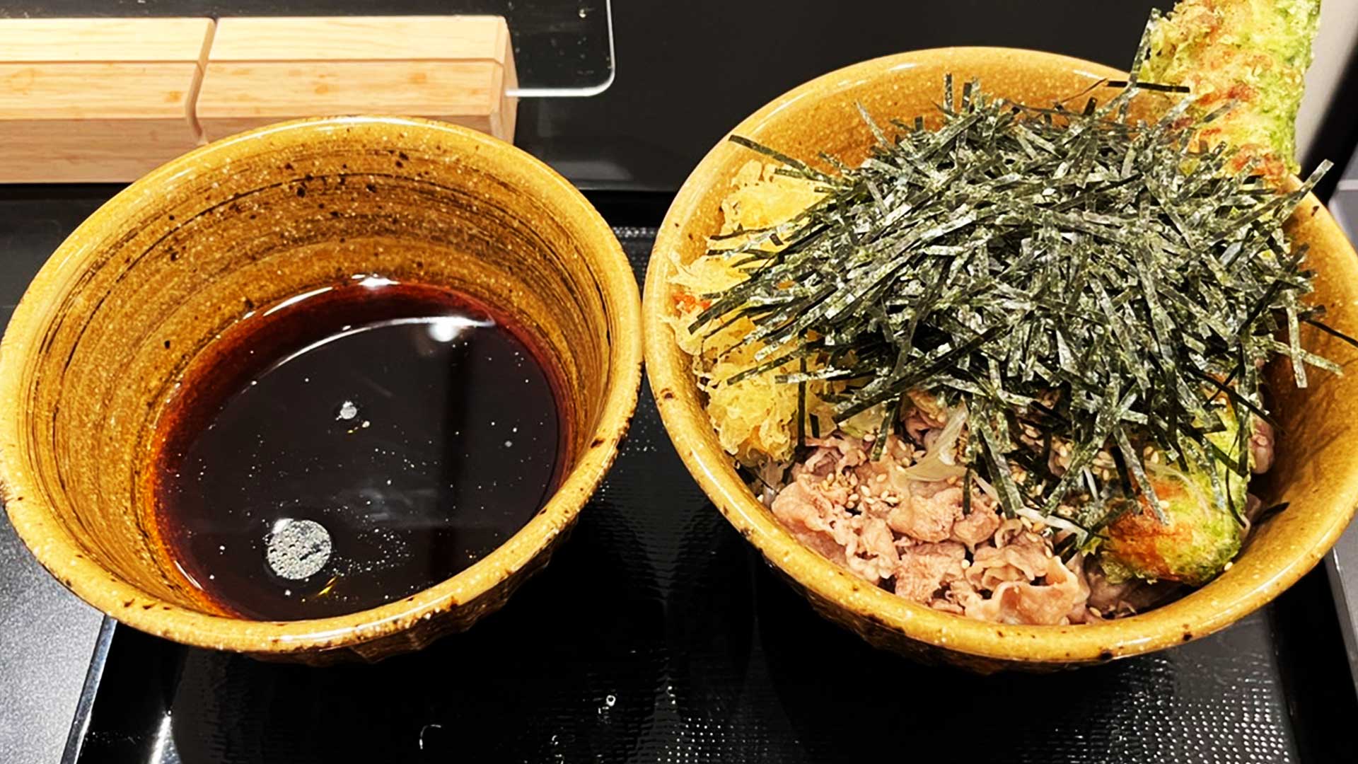 「なぜ蕎麦にラー油を入れるのか。」池袋西口店｜株式会社のみもの。