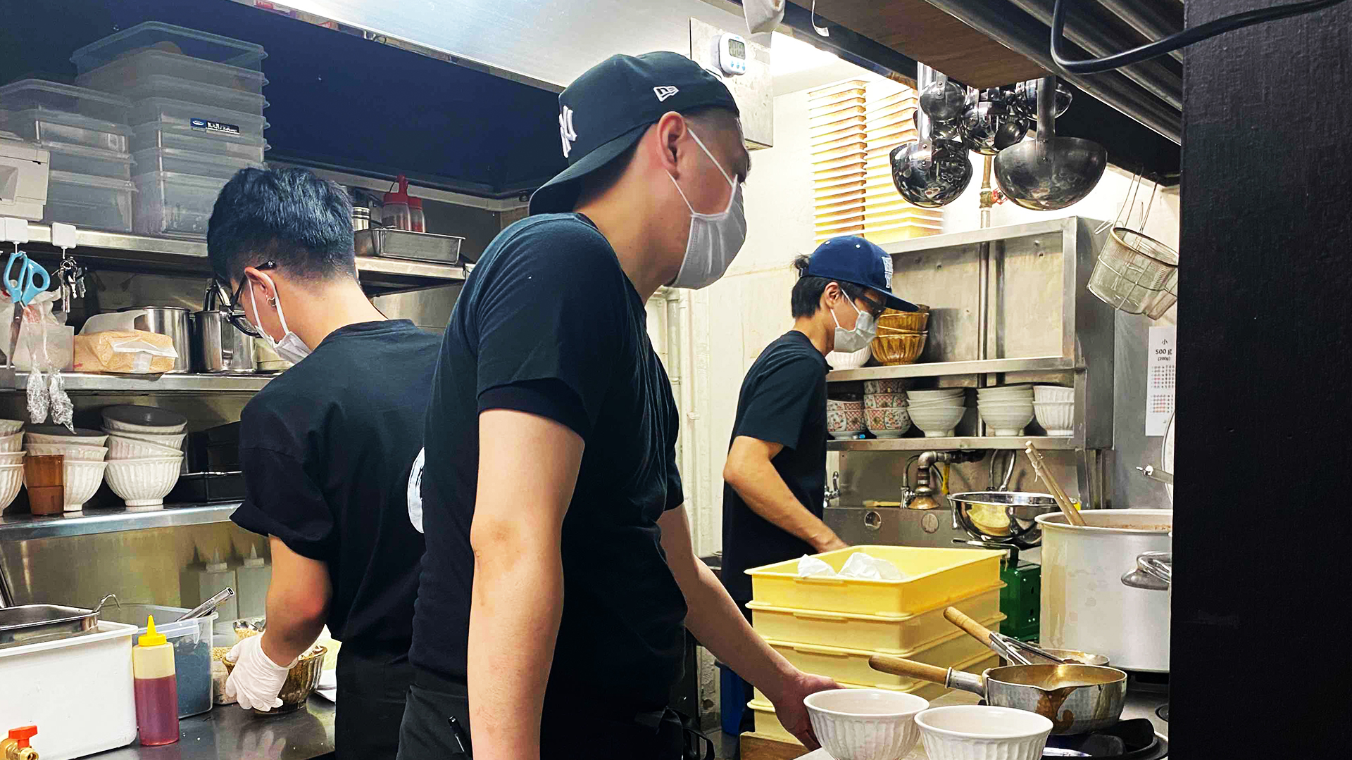 「なぜ蕎麦にラー油を入れるのか。」大塚店｜株式会社のみもの。