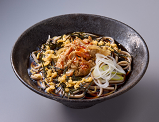 なぜ蕎麦にラー油を入れるのか。